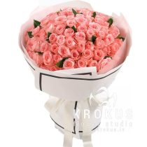 Coral colour roses