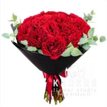 Bouquet of red garden roses