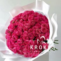 Pušķis no rozā peonijveida rozem