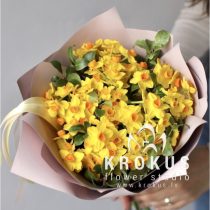 Bouquet of spray daffodils