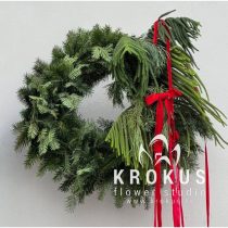Ziemassvētku vainags ar araukāriju